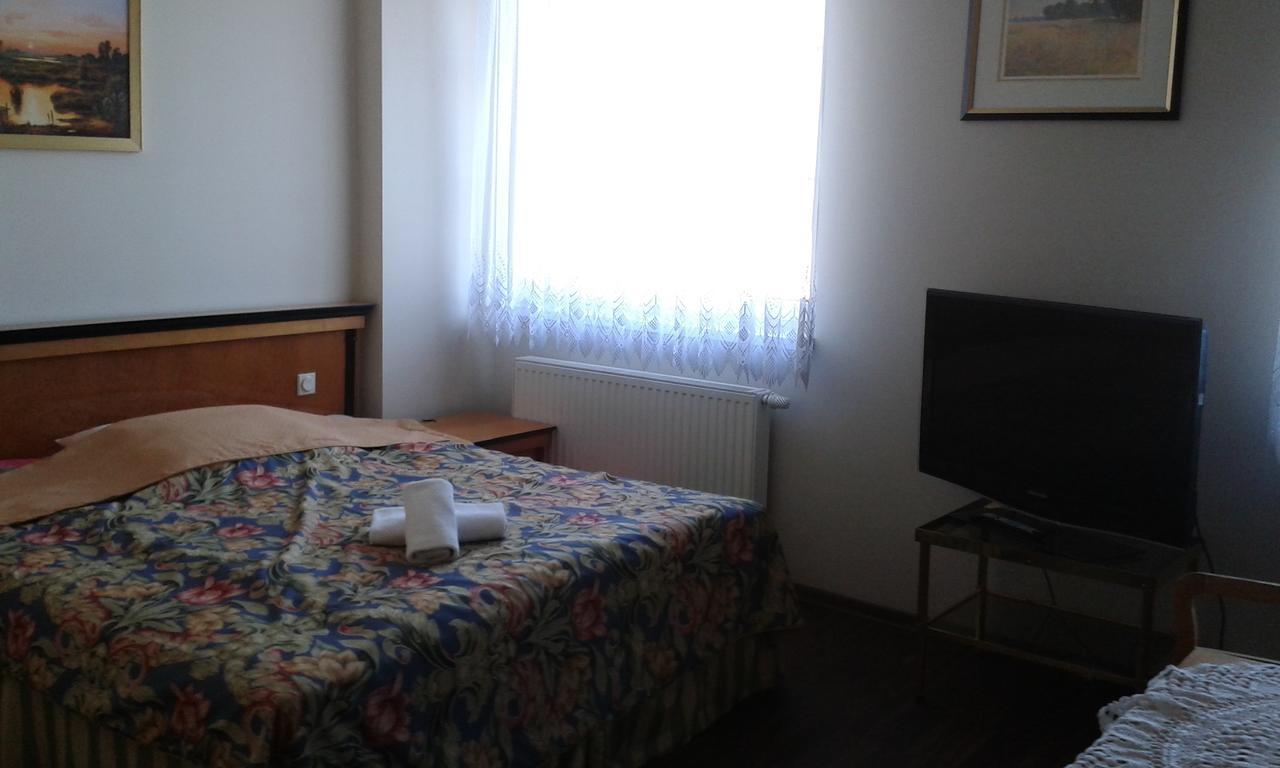 Noclegi Helios & Hotelowa Wieluń Zewnętrze zdjęcie